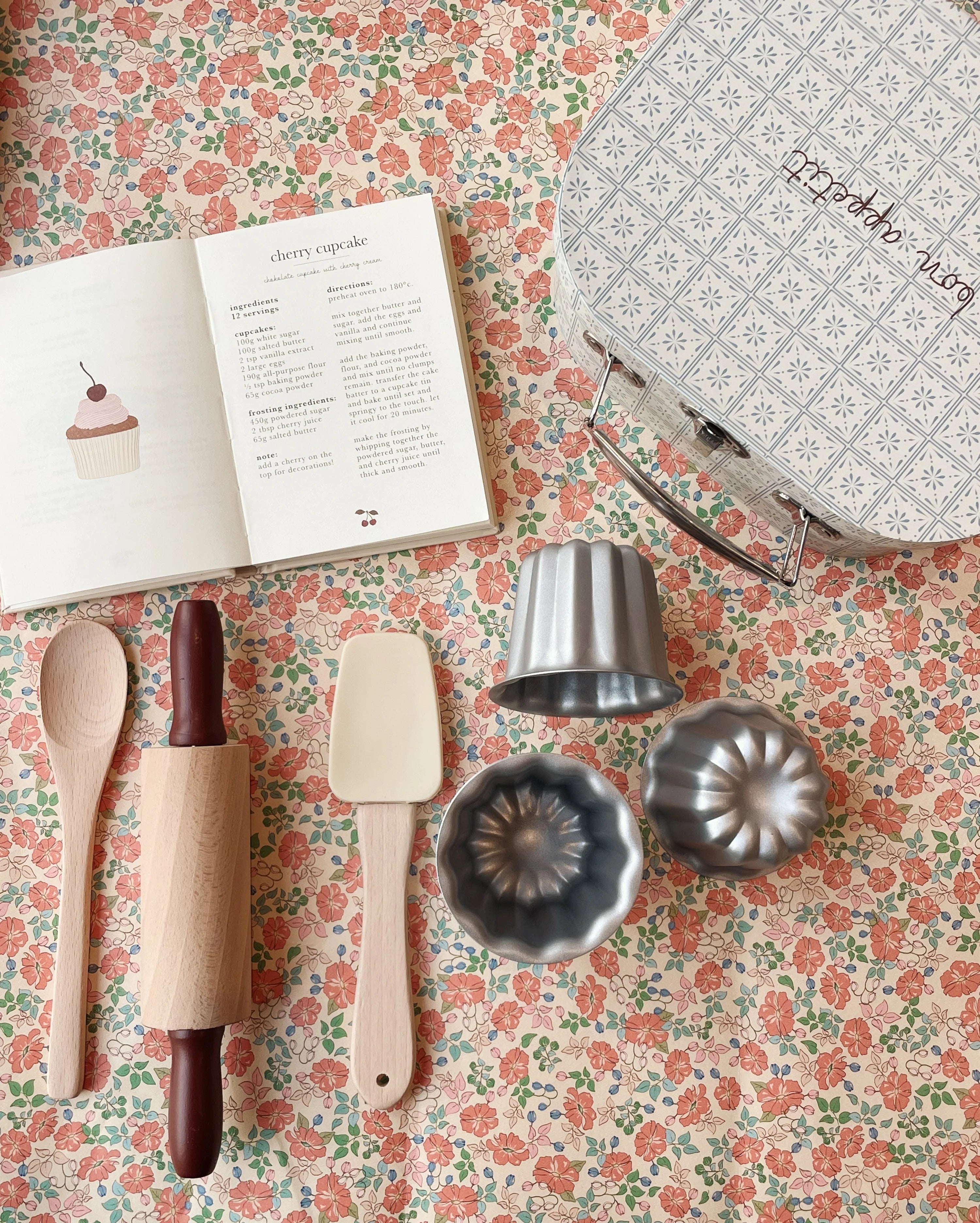 Puzzle - shaped key holders for organization​ Madeline Baking Set